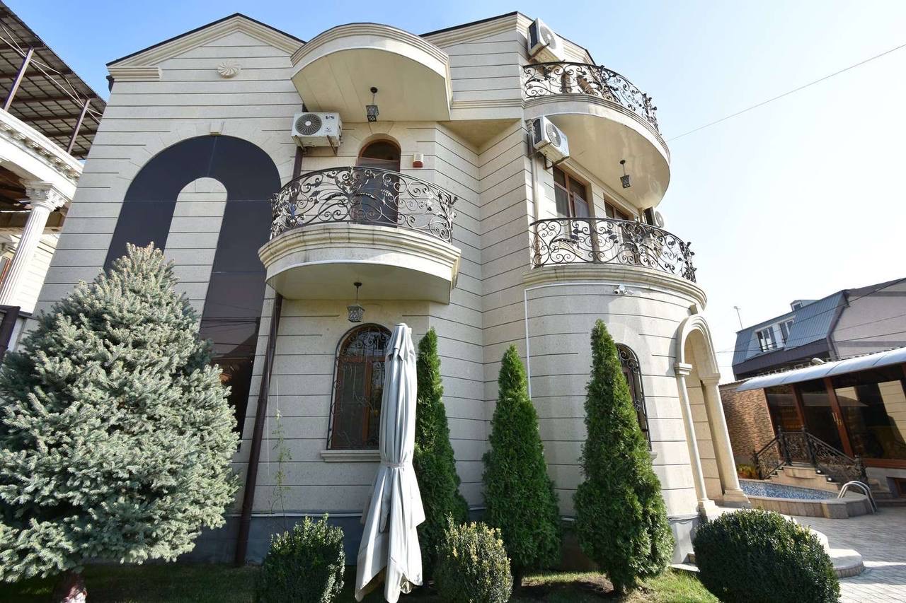 Private House on Malatia-Sebastia in Malatia-Sebastia, Yerevan, Armenia , 450  | 12141