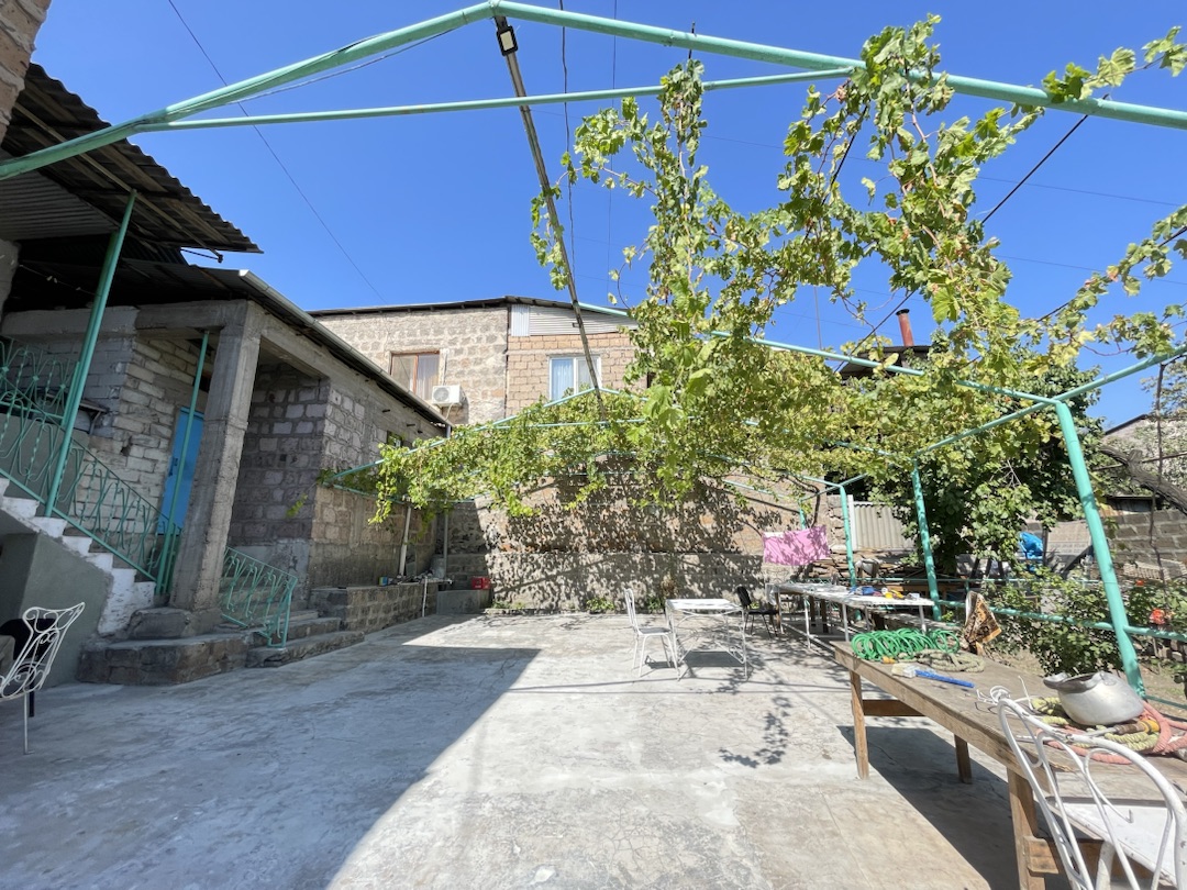 Private House on Malatia-Sebastia in Սեբաստիայի փողոց, Երևան, Հայաստան , 500  | 74094