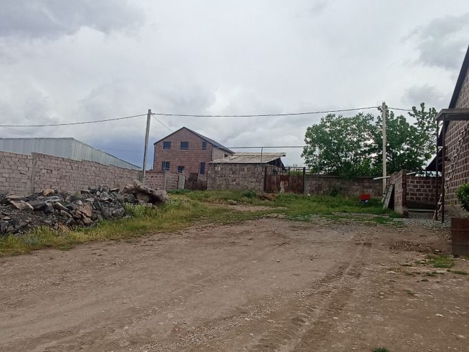 Land Area on Zovuni in Zovuni, Armenia , 1000  | 130050